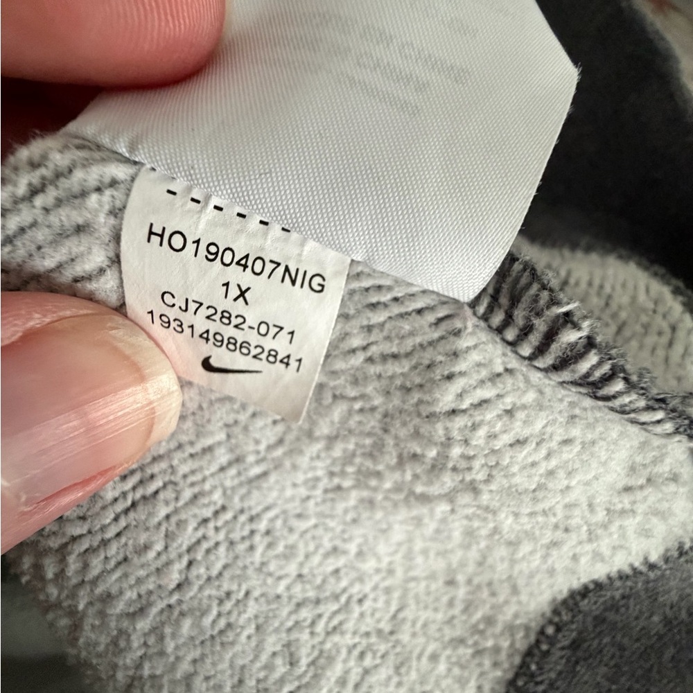 Nike Quarter-Zip Sweatshirt - Picture 6 of 6